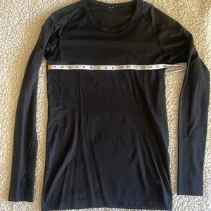 EUC Lululemon long sleeve black shirt